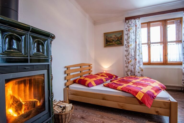 Chalupa a apartmanovy domcek chlievy