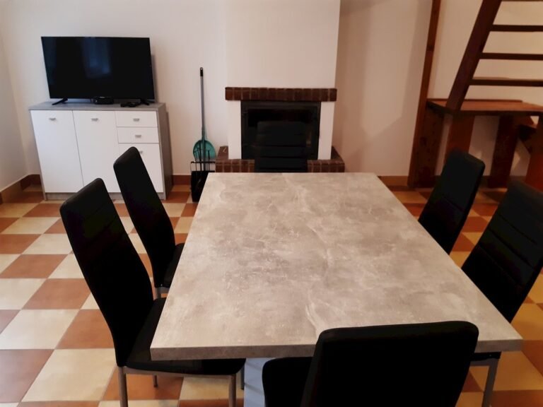 Chaty pri tomasikovskom jazere